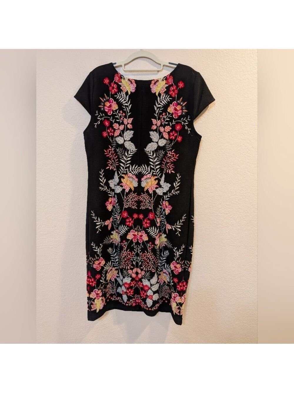 Sandra Darren Floral Dress, Capped Sleeves Size14 , Polyester/ Raised Up Print - Picture 3 of 6